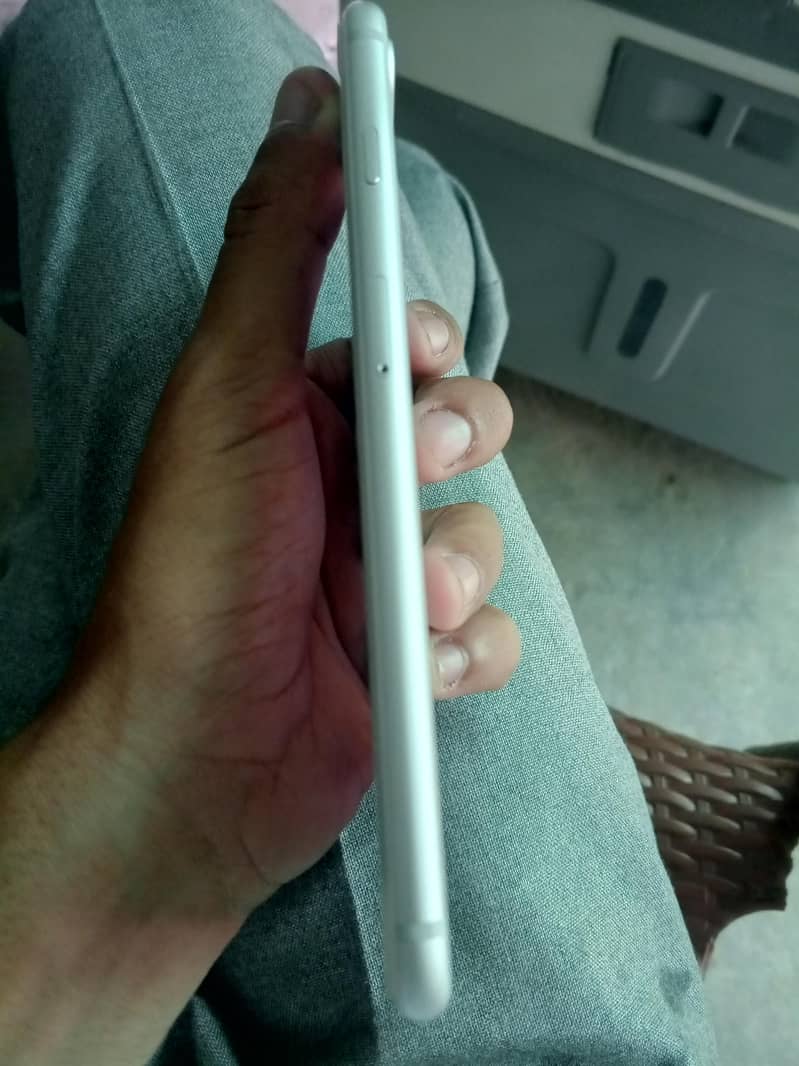 Apple iPhone 8 Plus 4