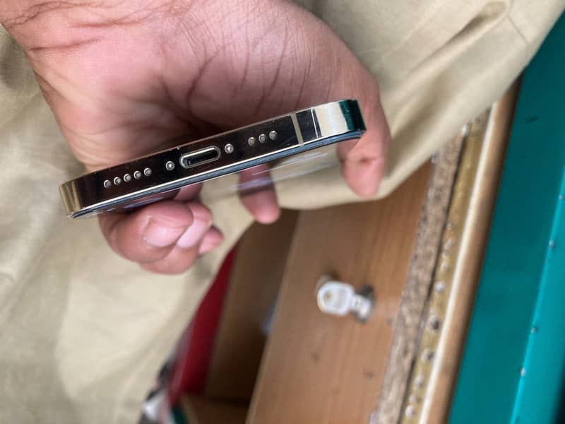 Apple iPhone 12 Pro 3