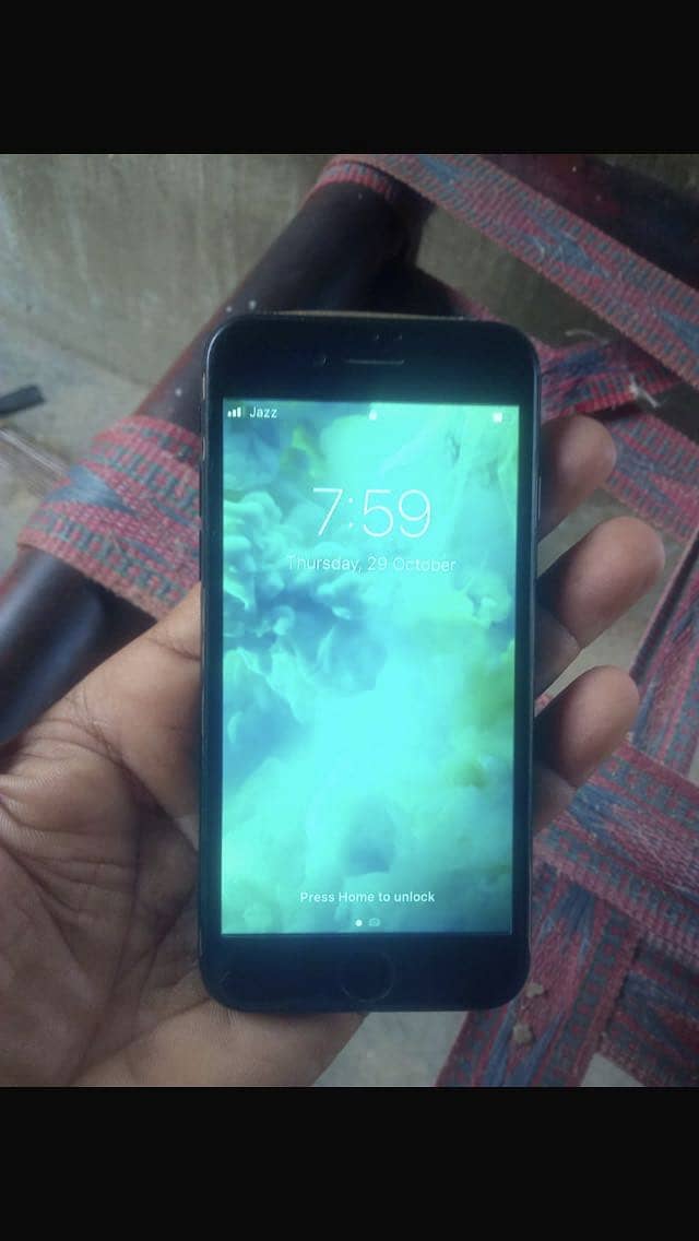Apple iPhone 7 0