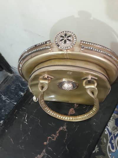 selling hand bag