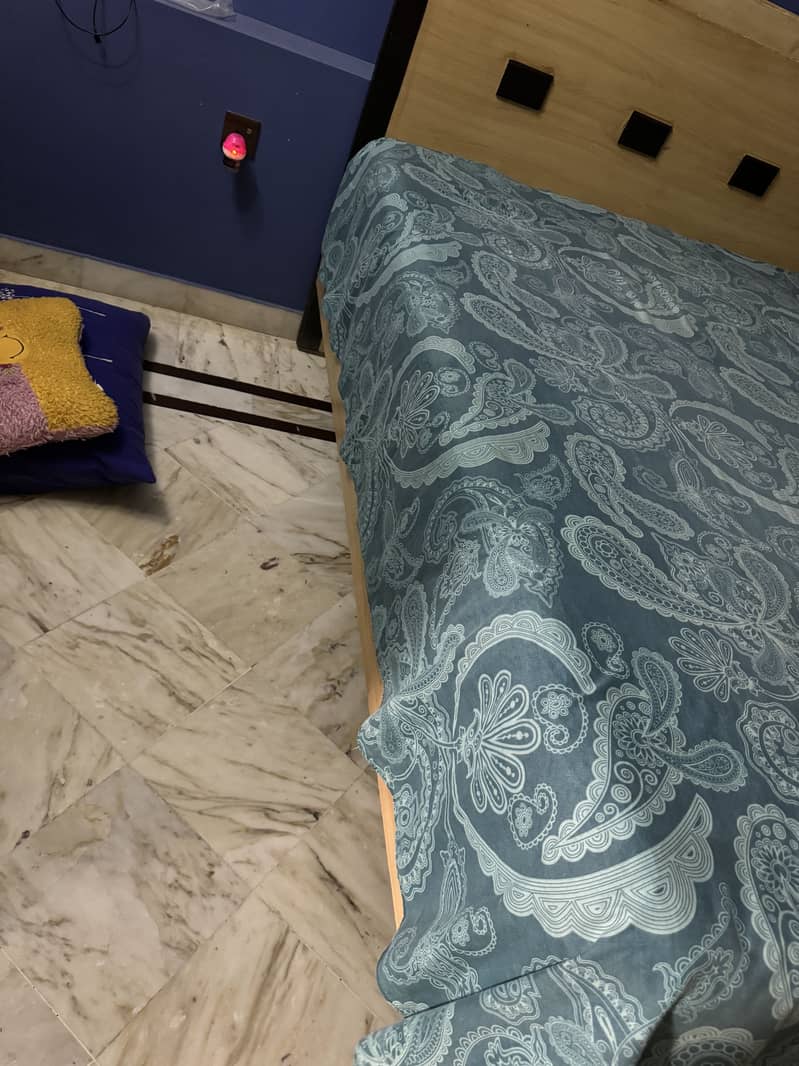 King size bed 1