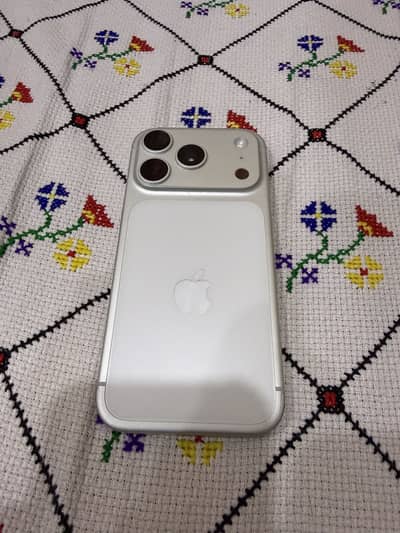 Apple iPhone 17 Pro jv