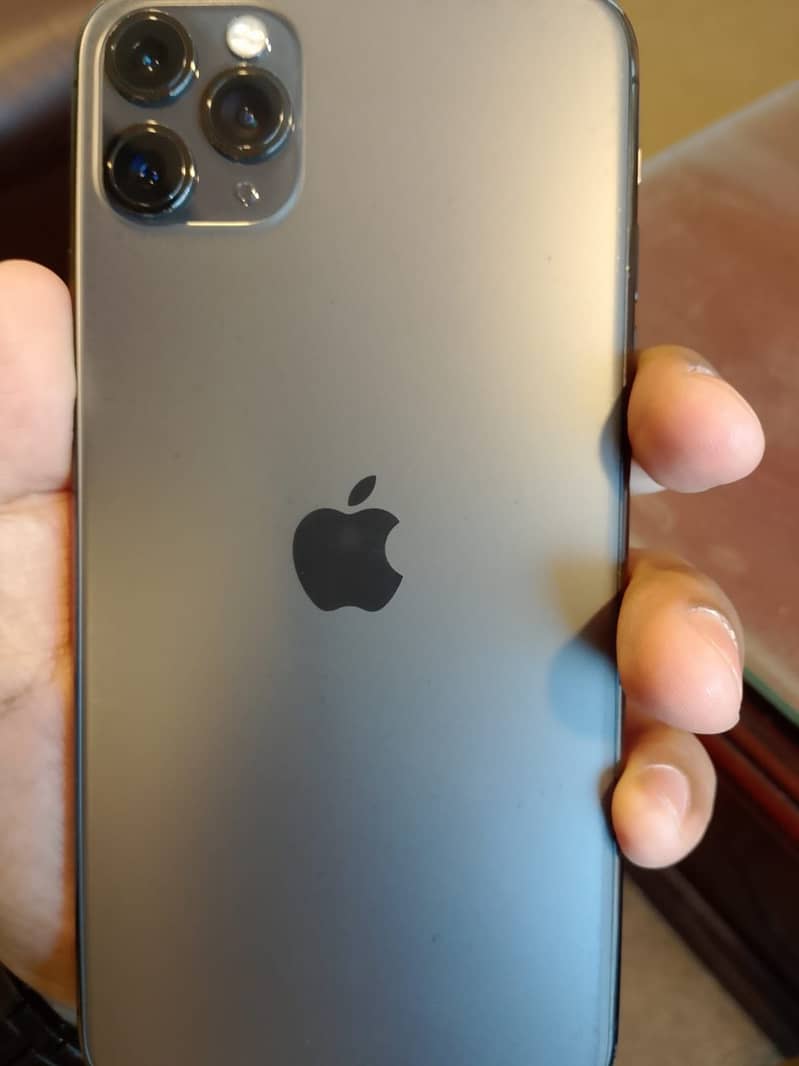 Apple iPhone 11 Pro Max 2