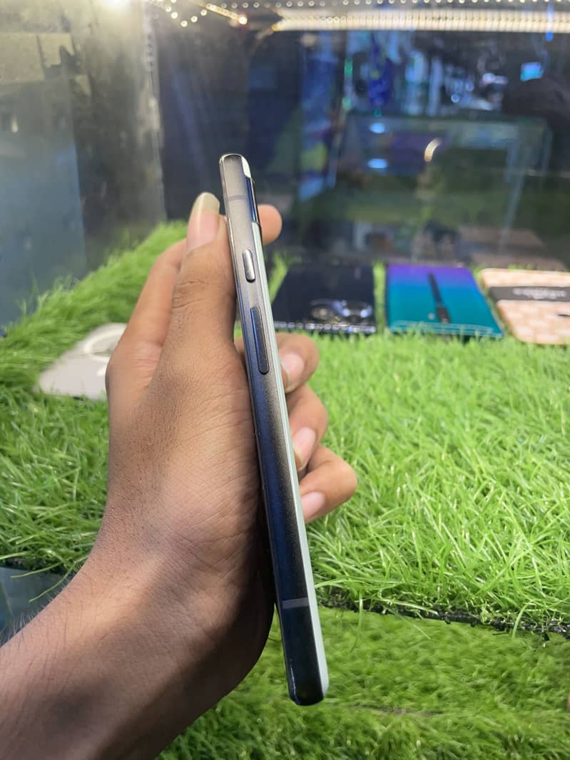 Google Pixel 6a 17