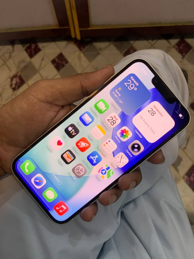 Apple iPhone 13 7