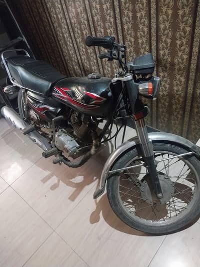 Honda cg 125 well maintained bike urgent sale