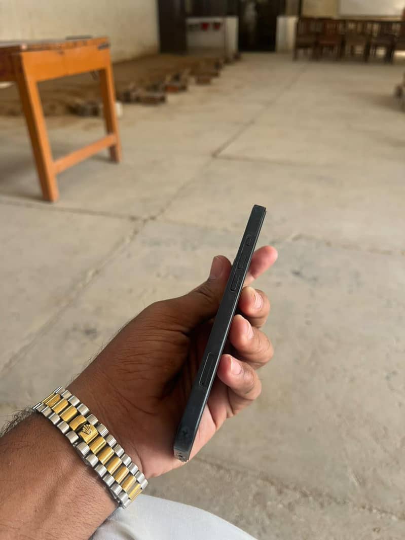 Apple iPhone 13 3