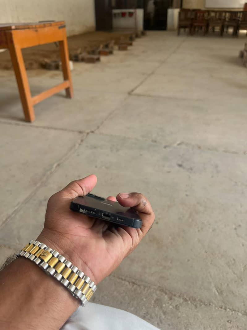 Apple iPhone 13 4