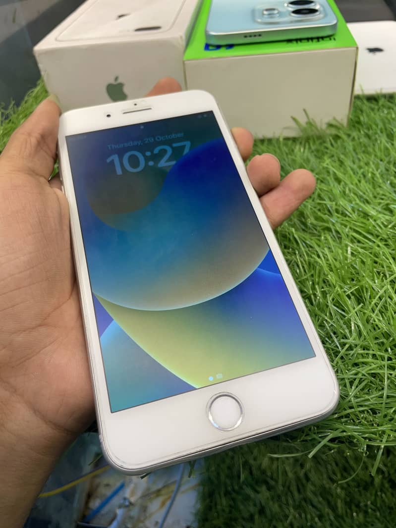 Apple iPhone 8 Plus 0
