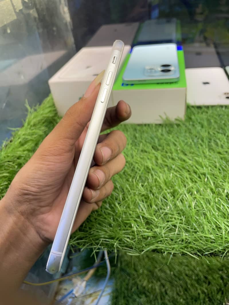 Apple iPhone 8 Plus 3