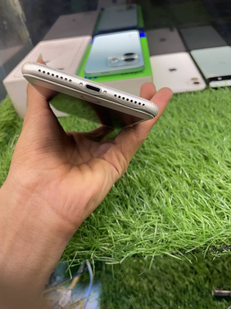 Apple iPhone 8 Plus 4