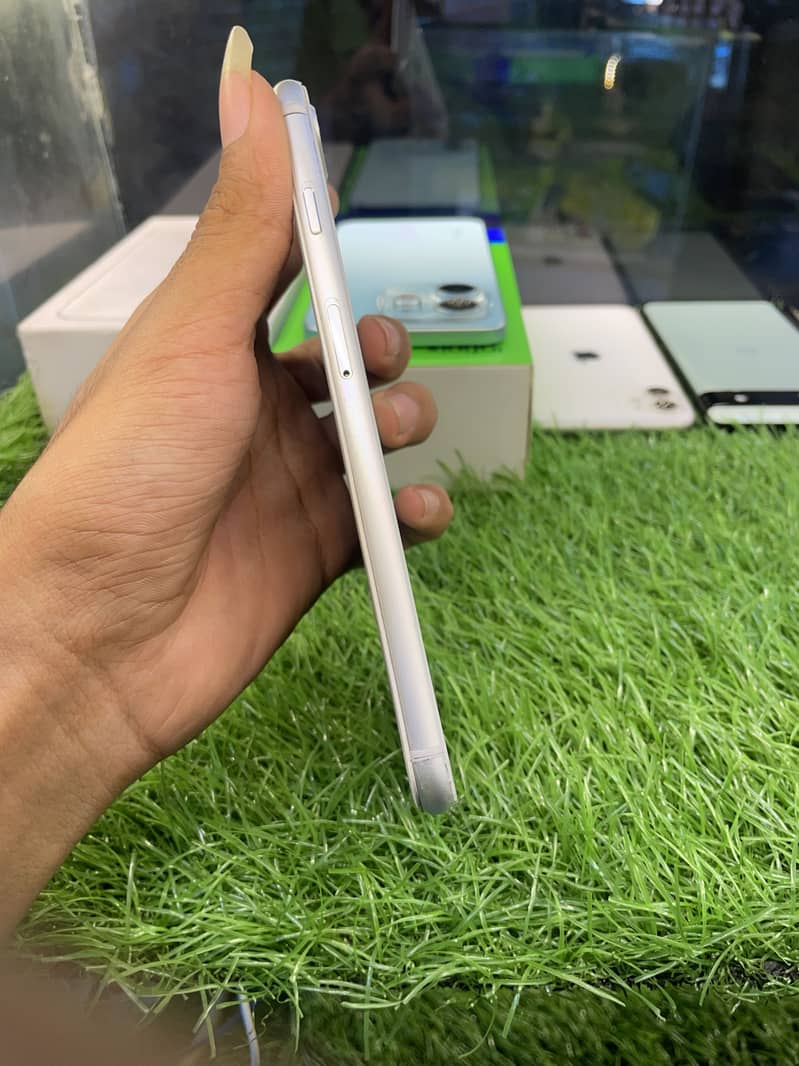 Apple iPhone 8 Plus 5