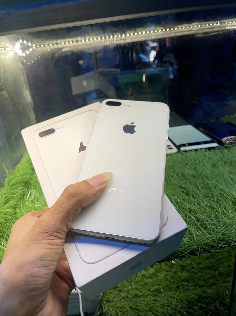 Apple iPhone 8 Plus 6