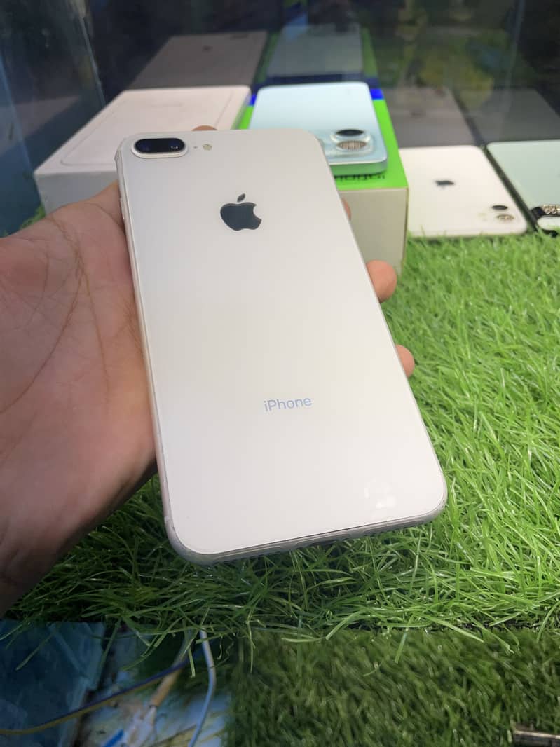 Apple iPhone 8 Plus 9