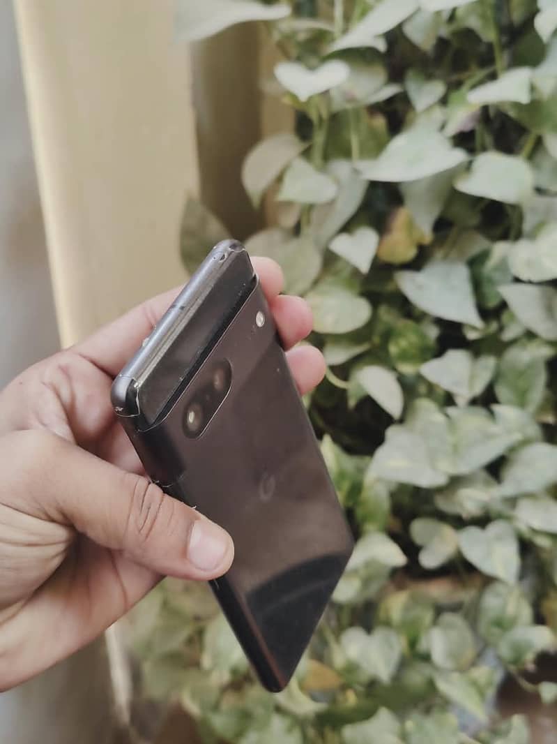 Google Pixel 7 4
