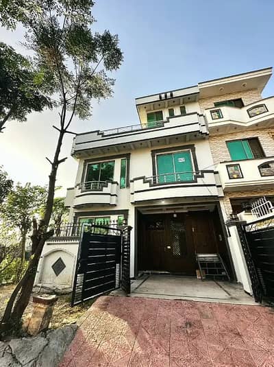 G 13 4.4 MARLA HOUSE AVAILABLE FOR SALE