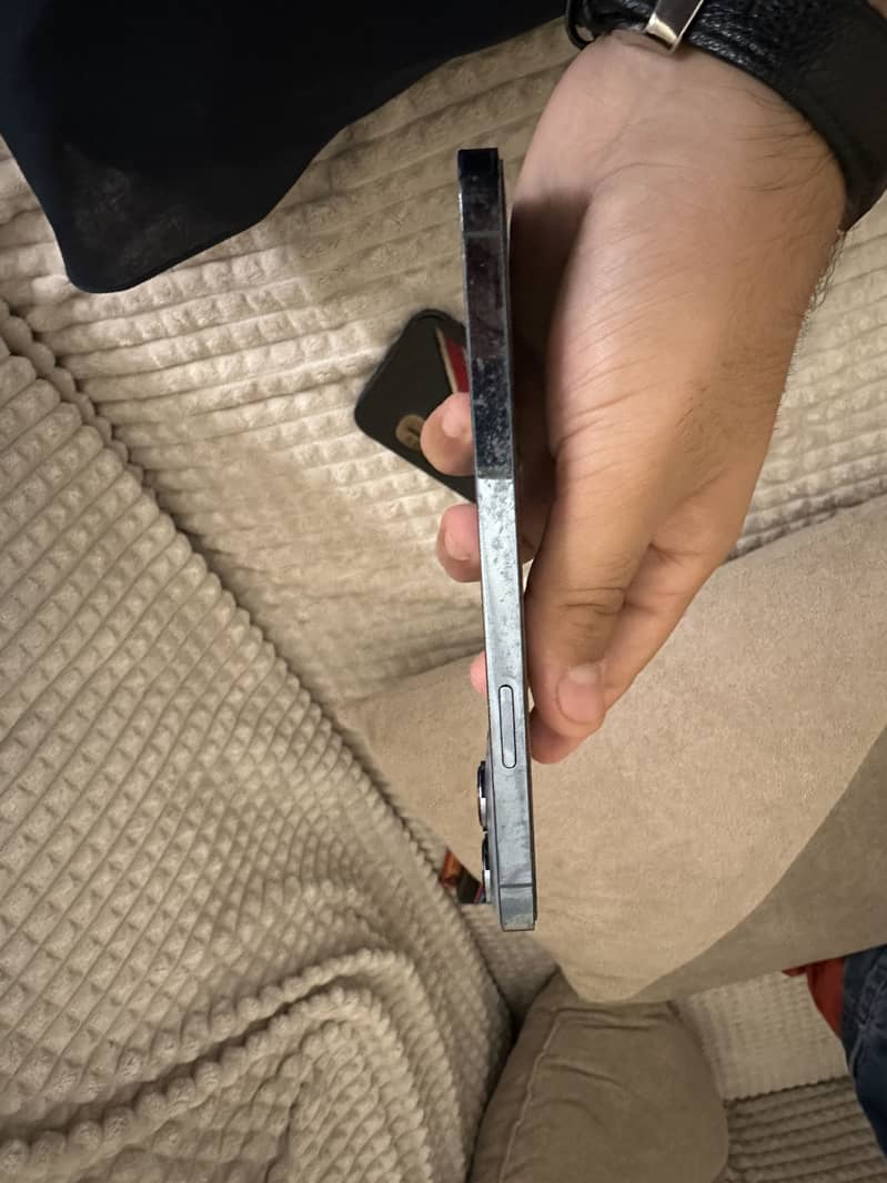 Apple iPhone 13 Pro Max 2