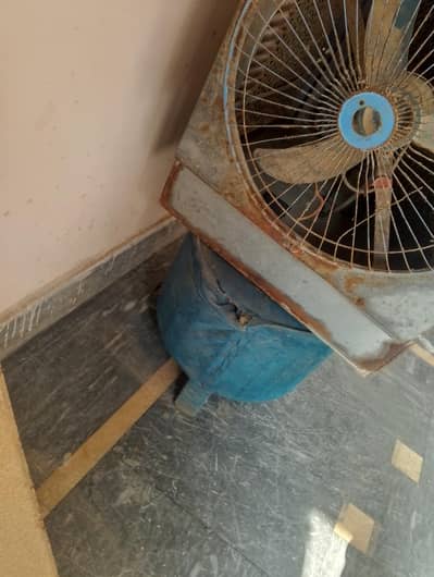 12 Volt's cooler with supply