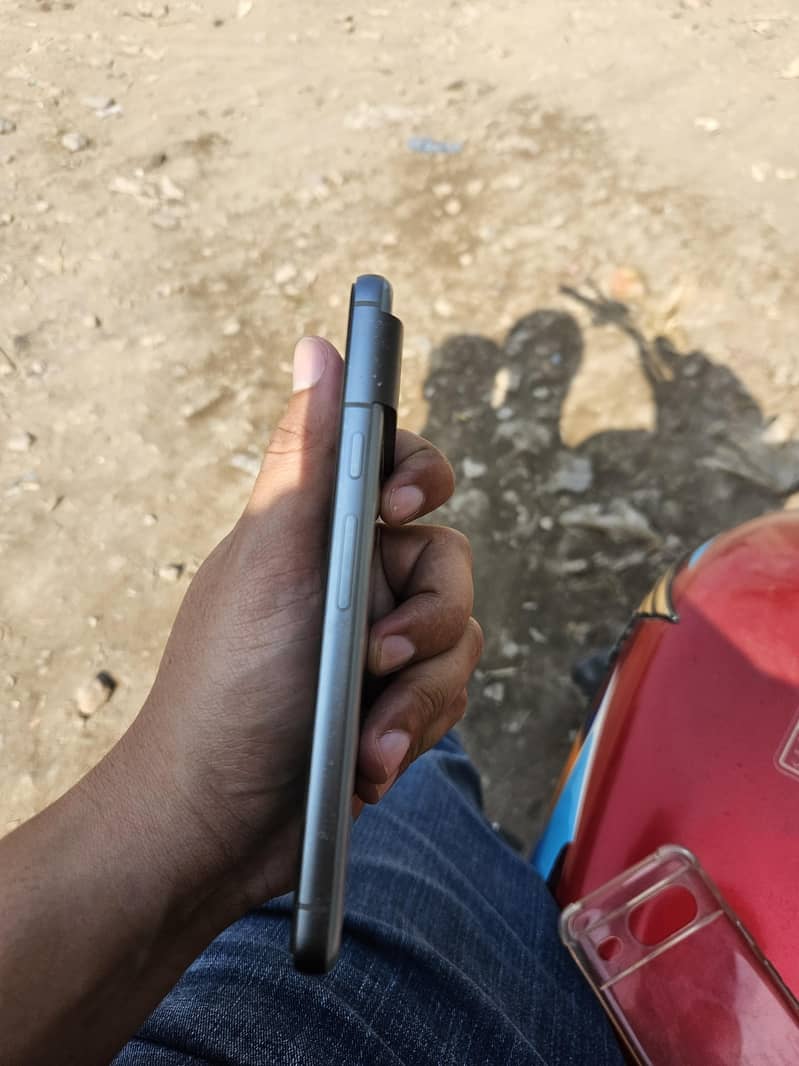 Google Pixel 8 4