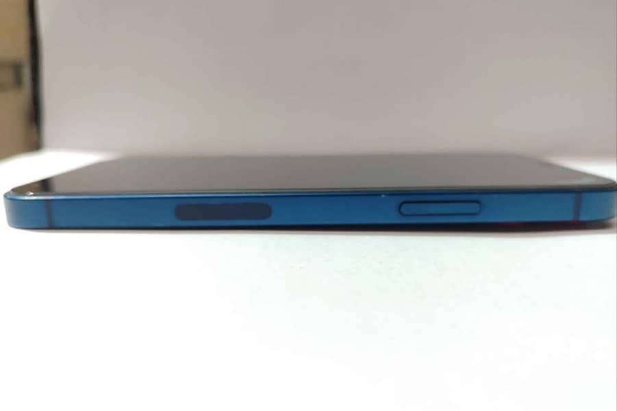 Apple iPhone 12 6