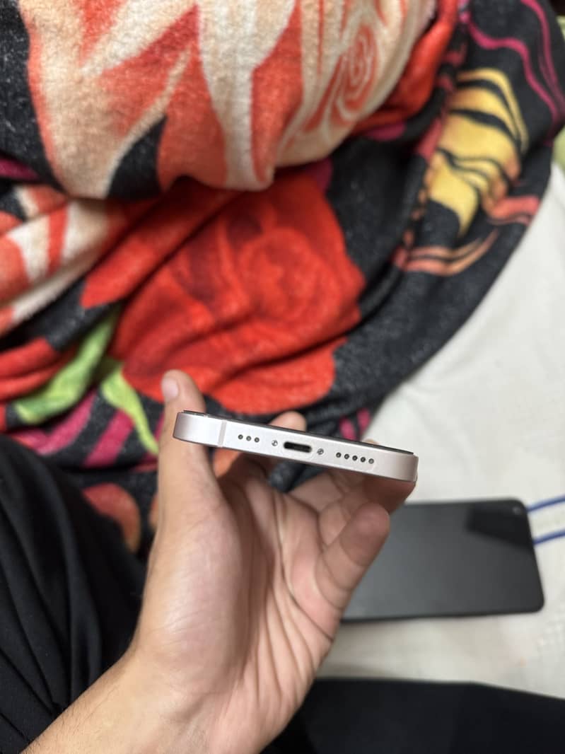 Apple iPhone 13 4