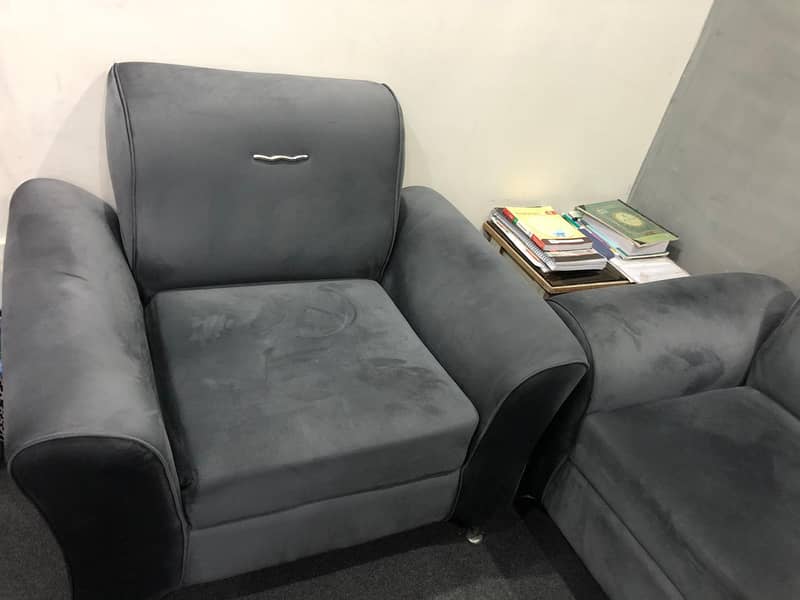 neat and clean sofas 0