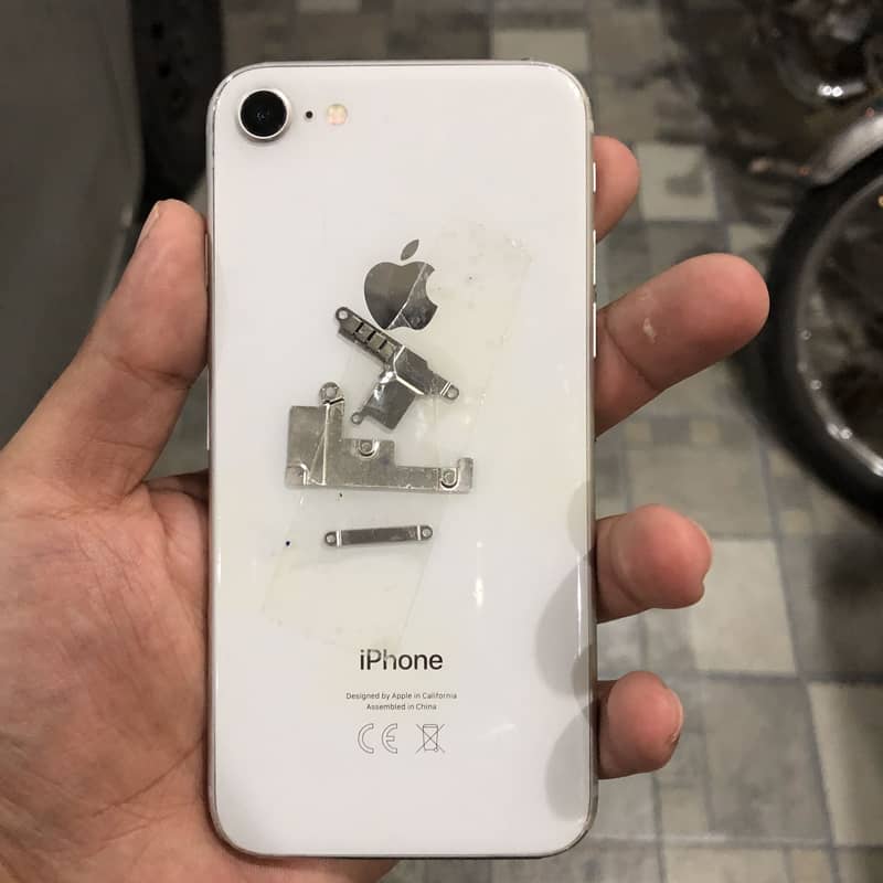 Apple iPhone 8 3