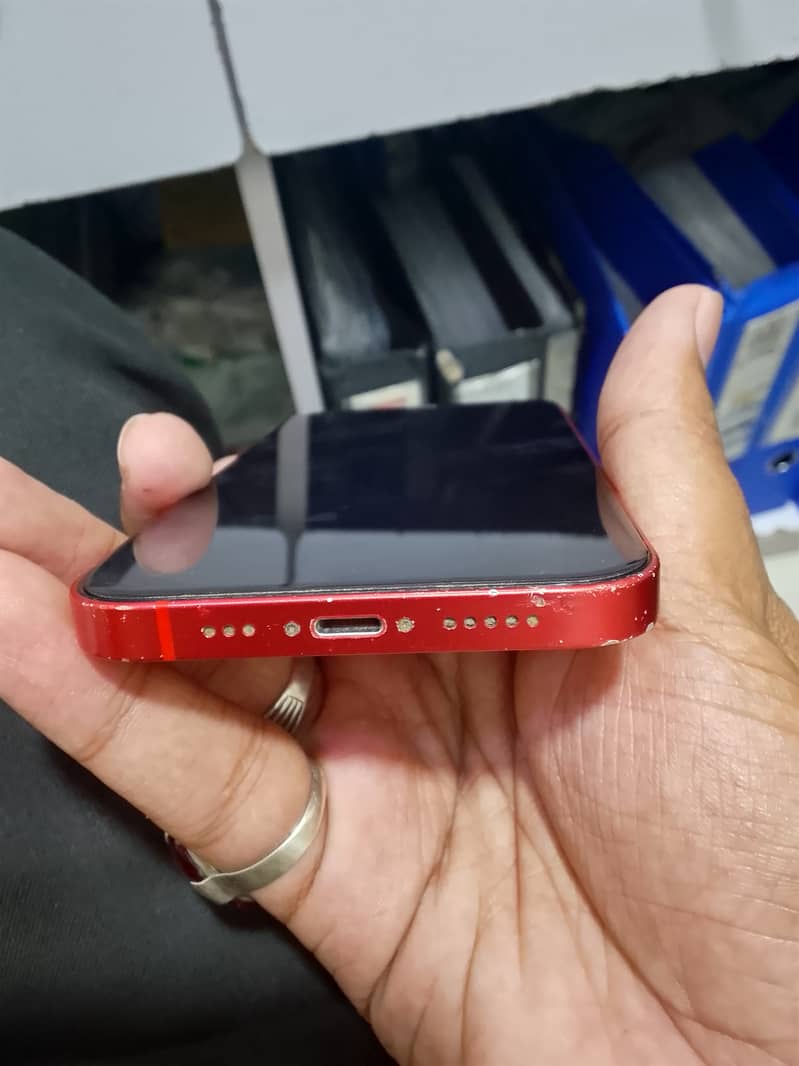 Apple iPhone 12 4
