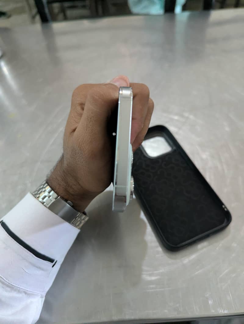 Apple iPhone 14 Pro Max 8