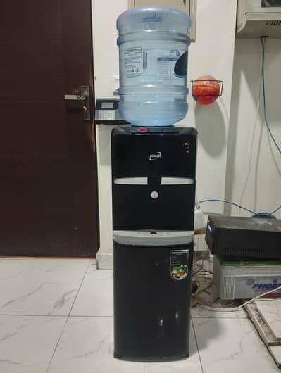 Homage water dispenser