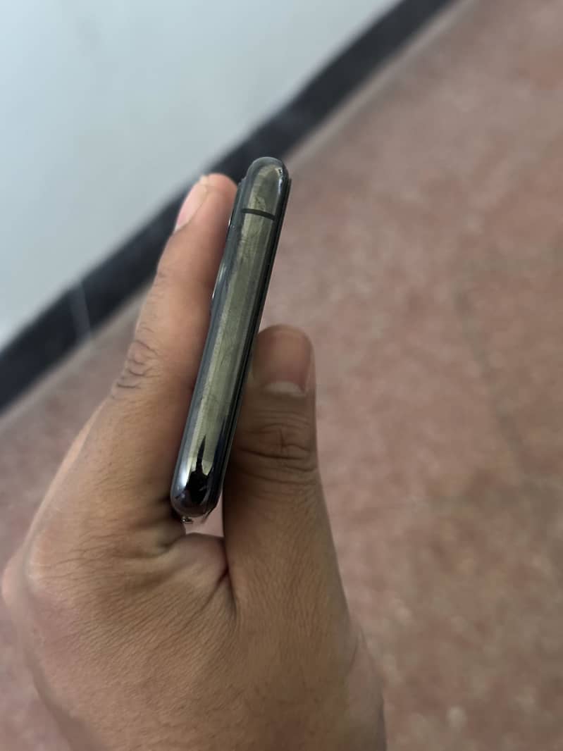 Apple iPhone 11 Pro 1