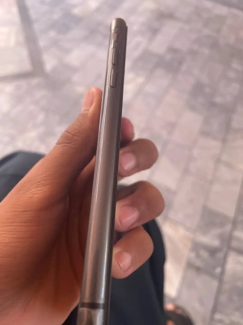 Apple iPhone 11 4