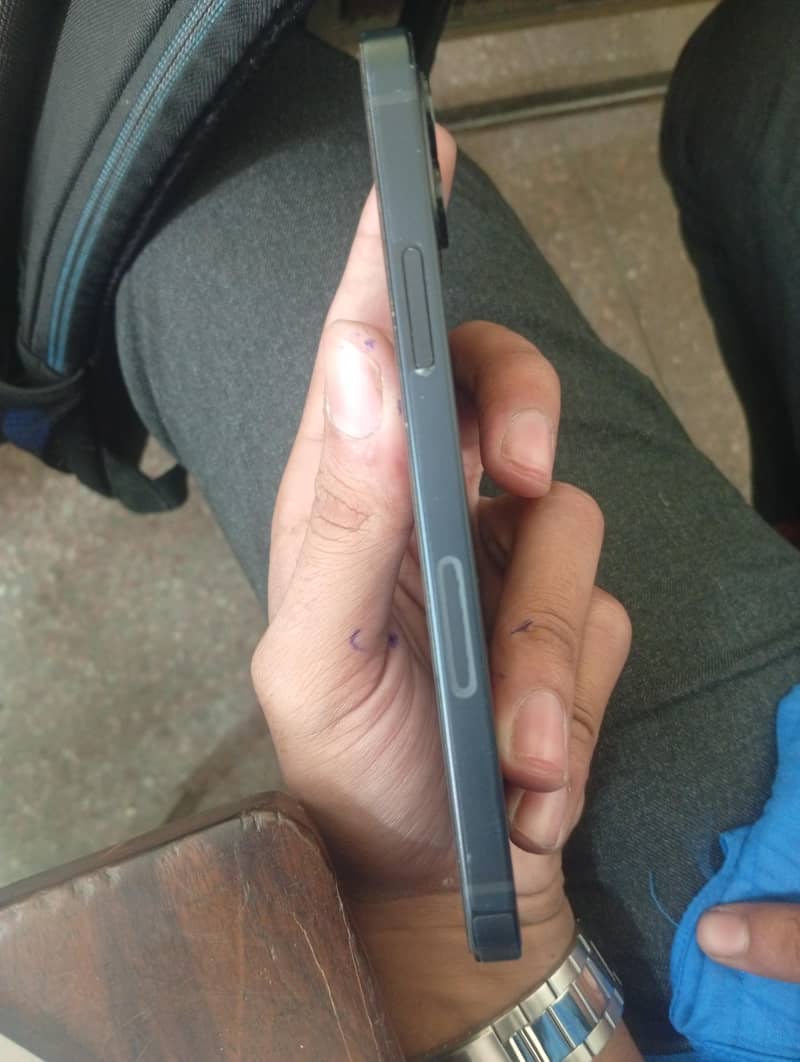 Apple iPhone 12 1