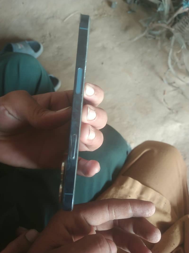 Apple iPhone 13 Pro Max 2
