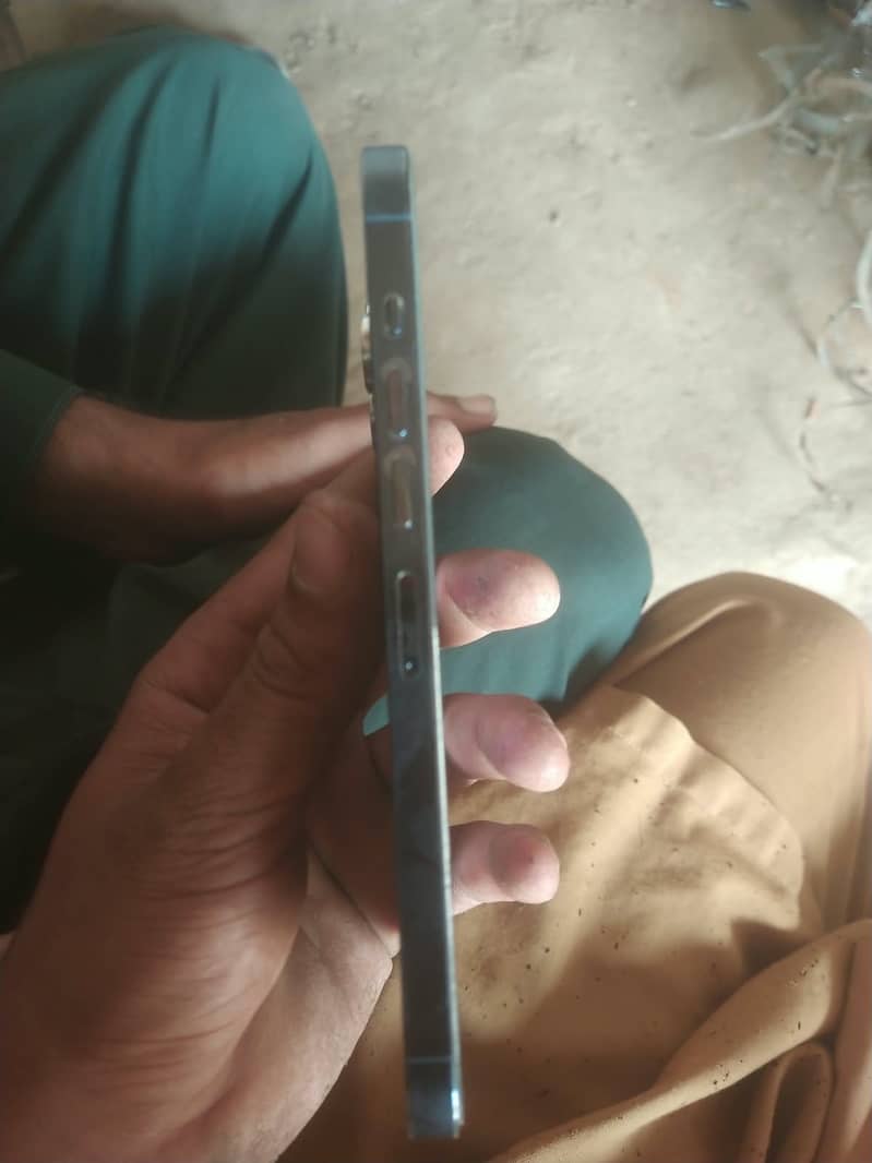 Apple iPhone 13 Pro Max 4