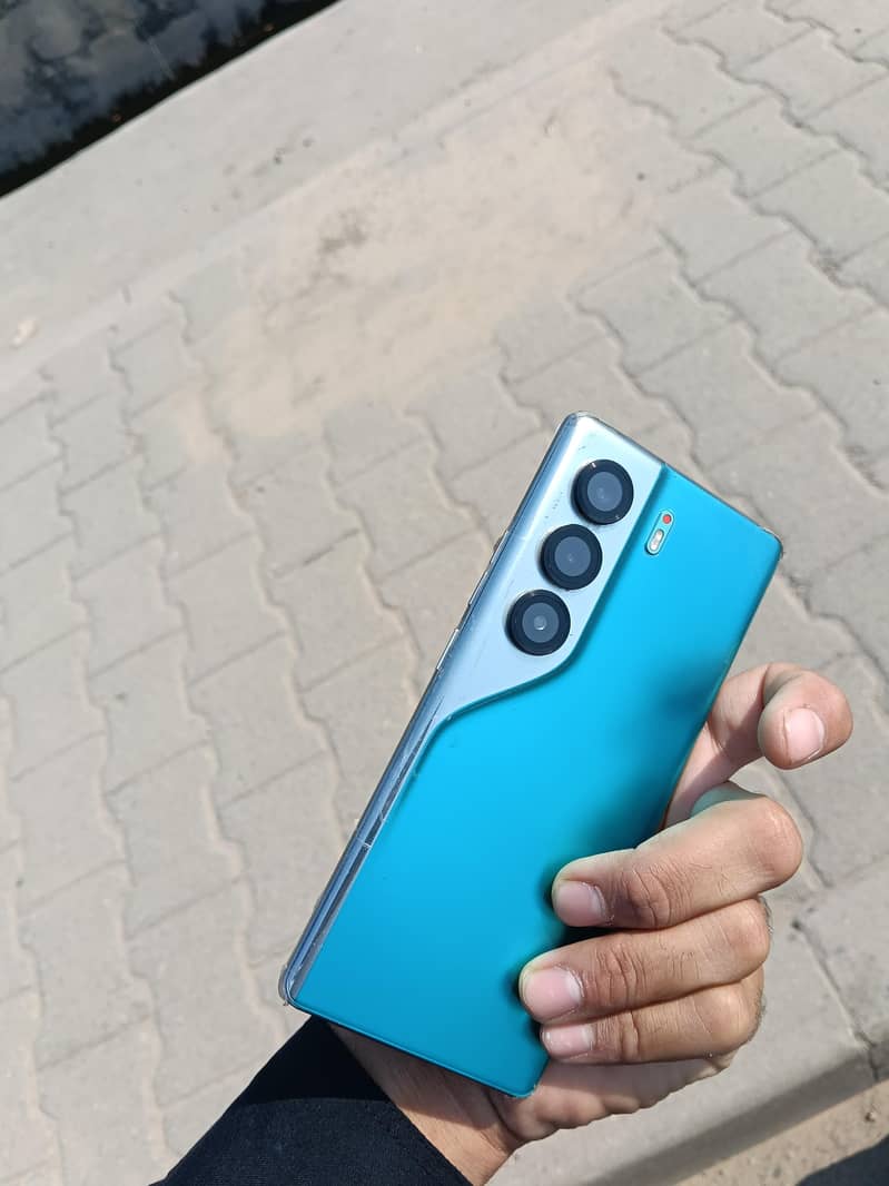 Tecno CAMON 40 Pro 1