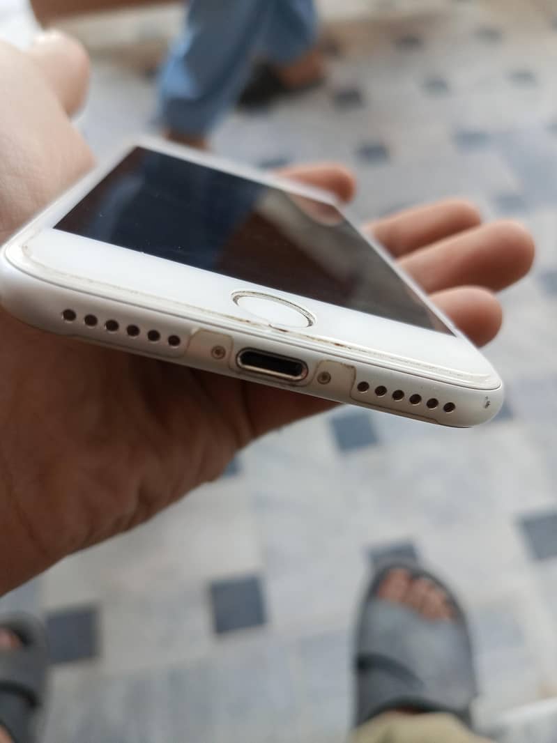 Apple iPhone 7 2