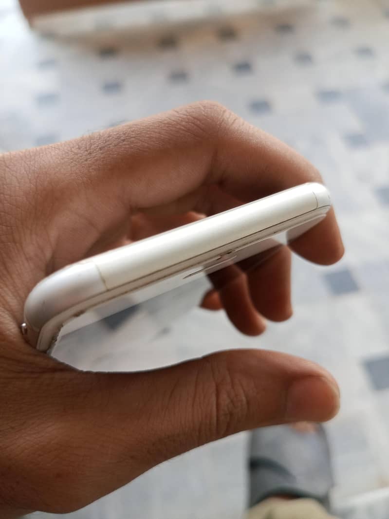 Apple iPhone 7 3