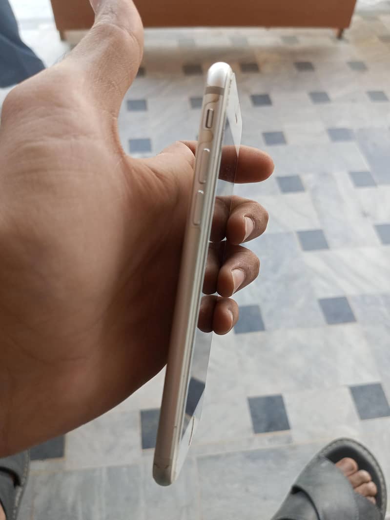 Apple iPhone 7 4