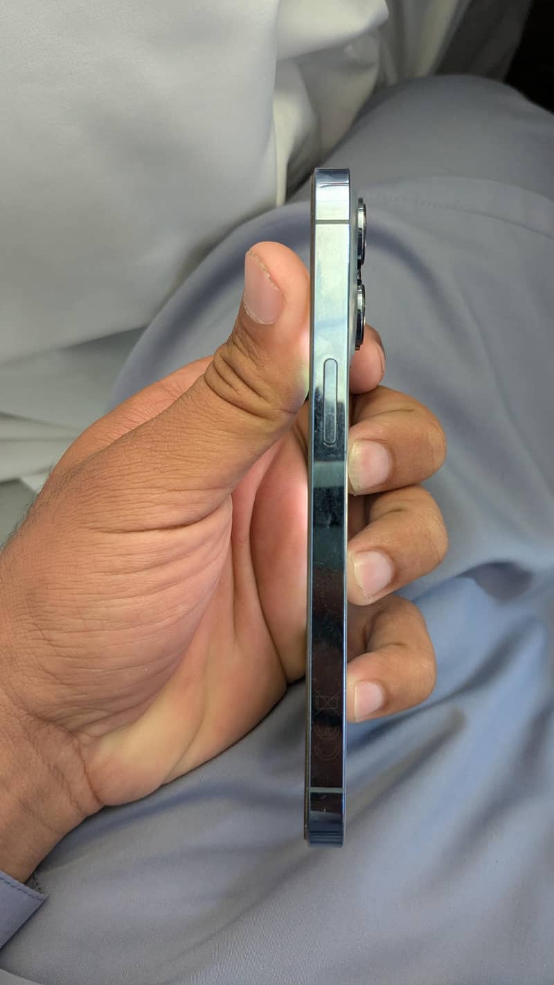 Apple iPhone 13 Pro 2