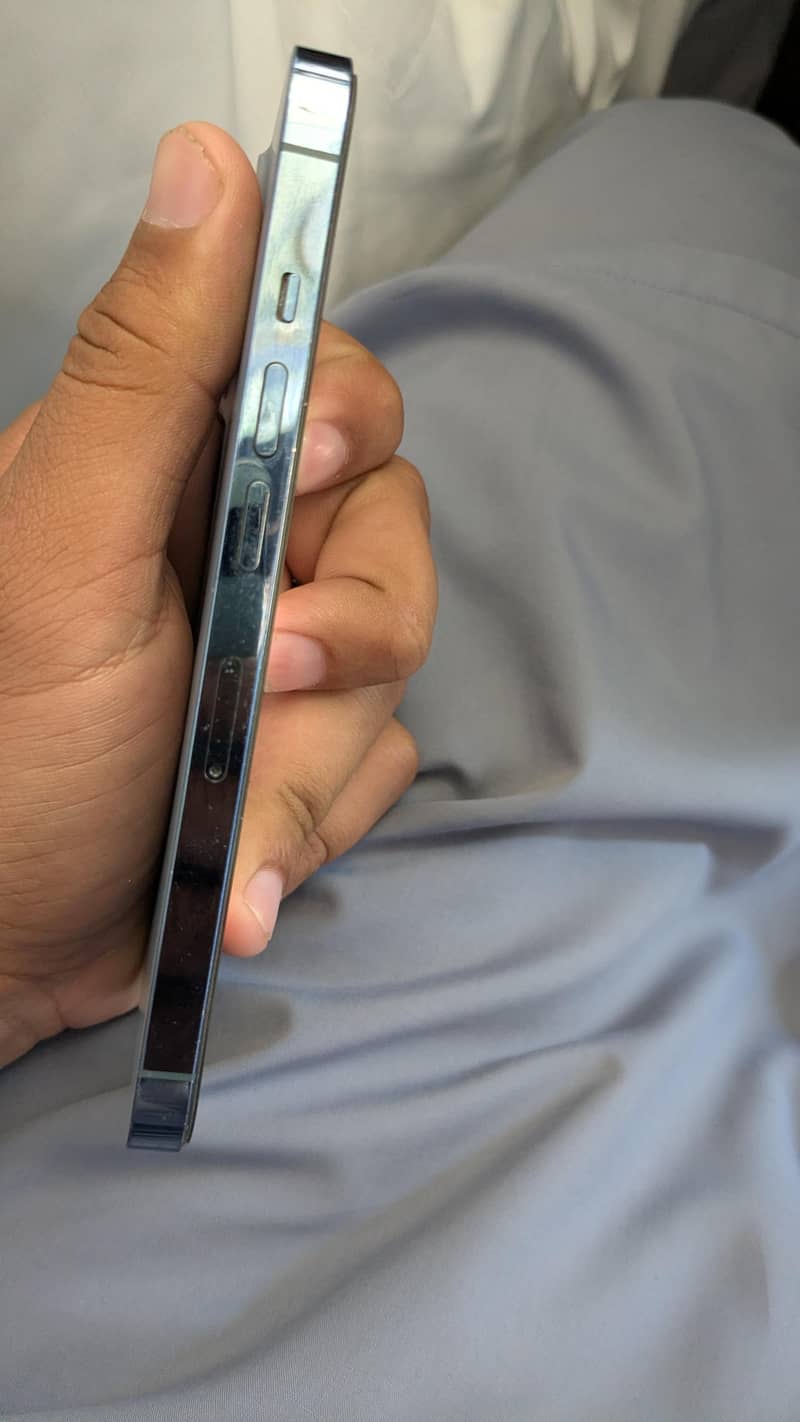 Apple iPhone 13 Pro 4