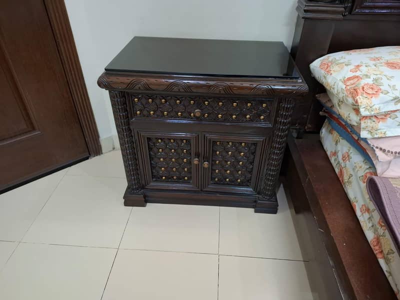 king size complete bed set [ side table] dressing table solid wooden 3