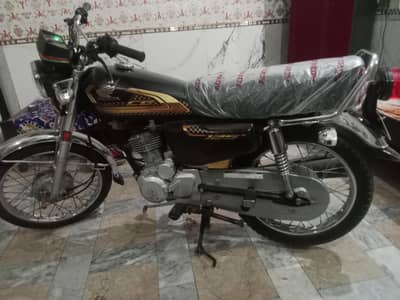 ہونڈا CG 125 بلیک - گوجرانوالہ نمبر BET 1608 - ٹوٹل جینون - فرسٹ اونر