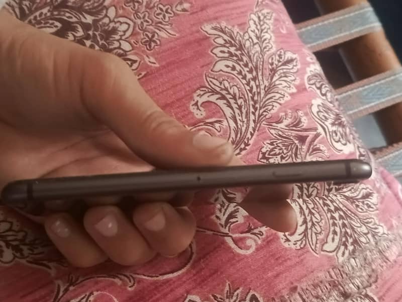 Apple iPhone 8 3