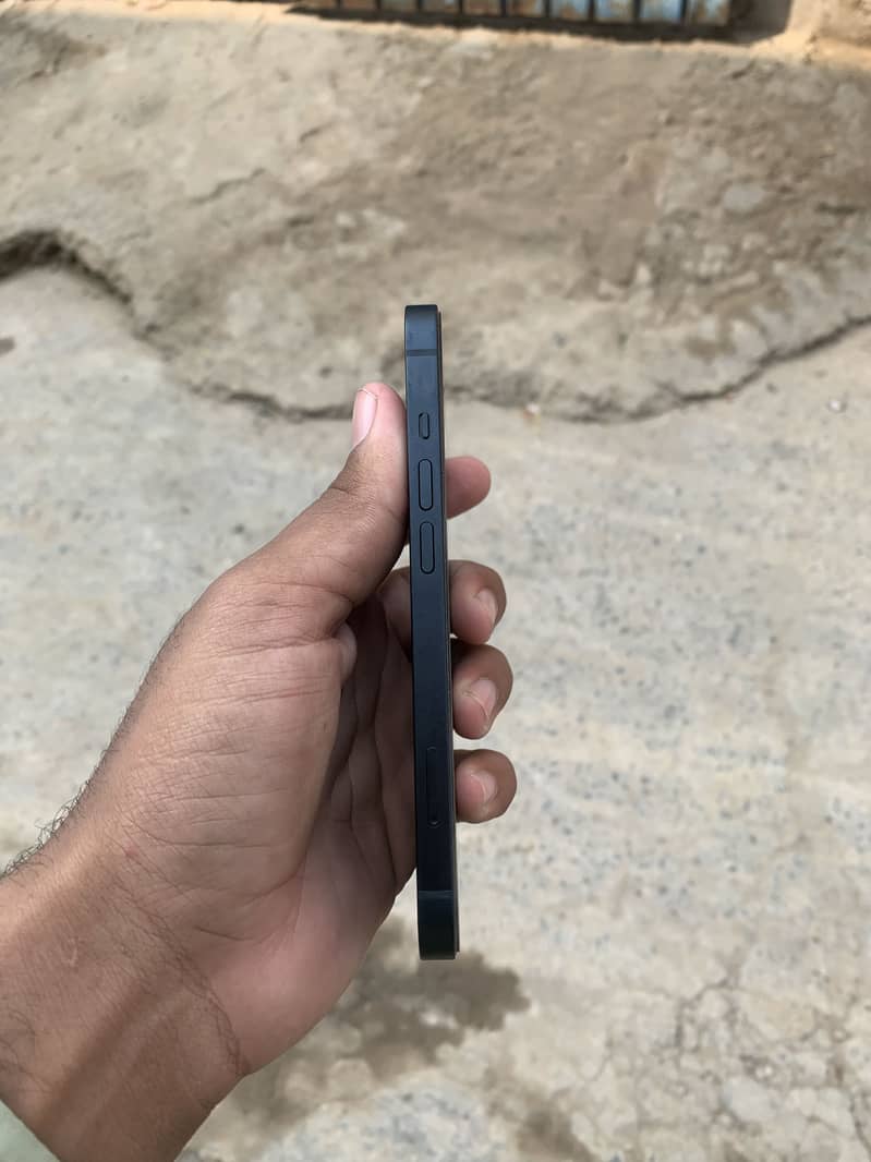 Apple iPhone 13 6