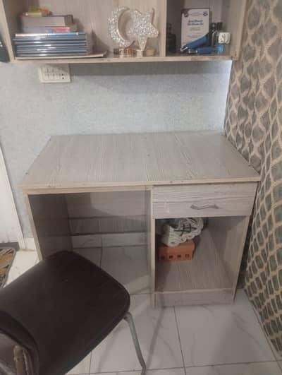 Writing table with shelfs and chairs
