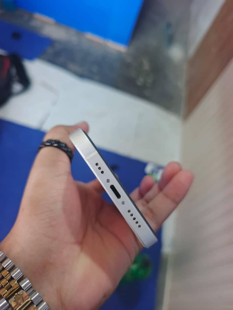 Apple iPhone 12 4