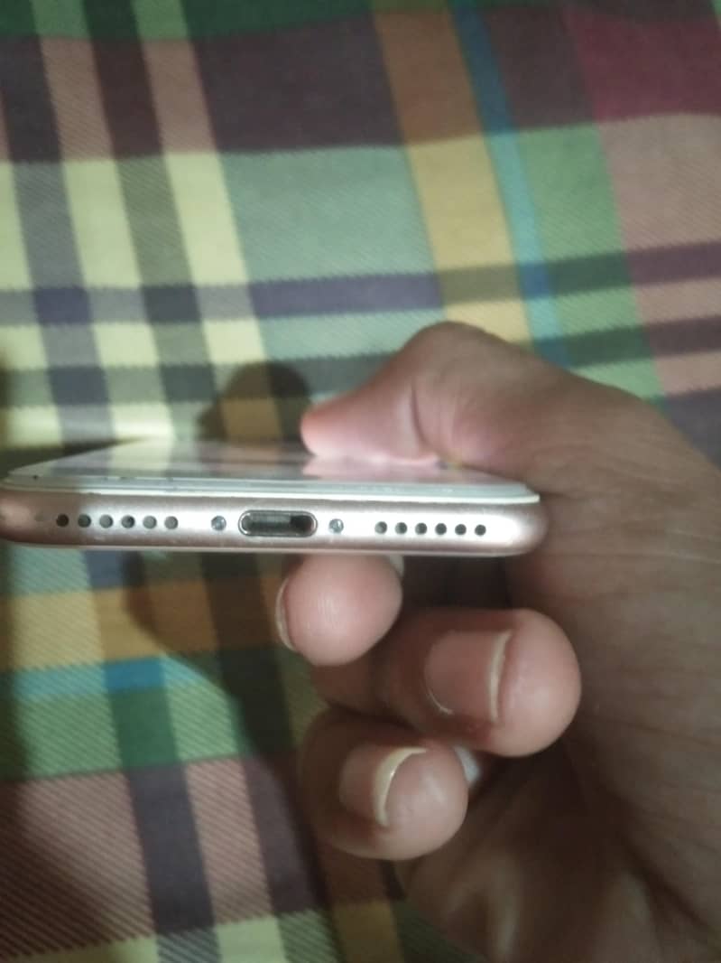 Apple iPhone 8 3