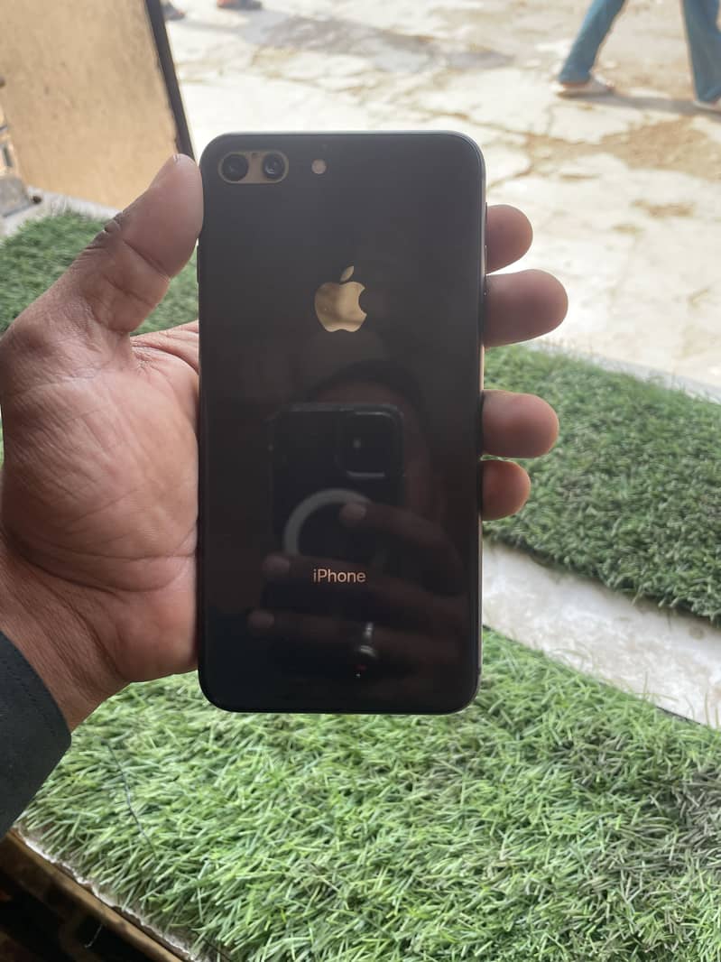 Apple iPhone 8 Plus 0