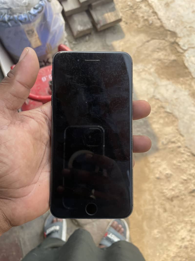 Apple iPhone 8 Plus 3